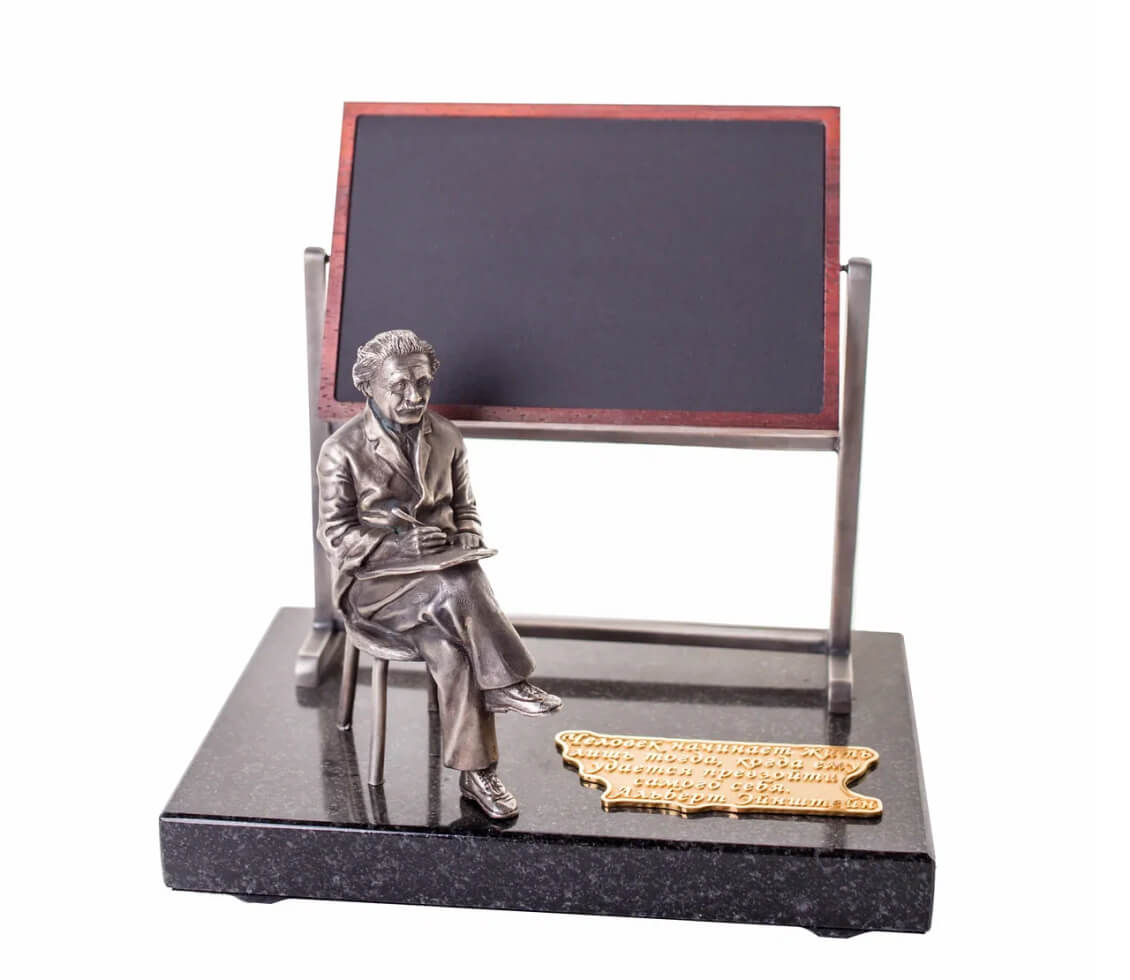 statuette